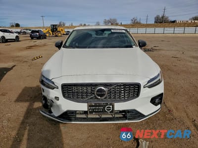 Piąte zdjęcie samochodu w środku: 2025 VOLVO S60 CORE VIN:7JRL12GJ9SG362425 - miniatura