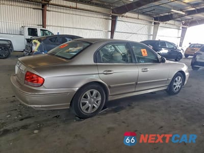 Trzecie zdjęcie samochodu z tyłu: 2005 HYUNDAI SONATA GL VIN:KMHWF25S25A204097 - miniatura