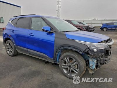 Czwarte zdjęcie samochodu z boku: 2021 KIA SELTOS S VIN:KNDEU2AA6M7044742 - miniatura