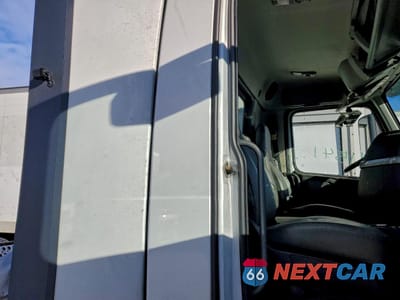 Zdjęcie 6 z 10 samochodu: 2024 VOLVO VNR SEMI TRUCK VIN:4V4WC9EH6RN658527 - miniatura