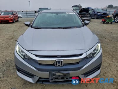 Piąte zdjęcie samochodu w środku: 2018 HONDA CIVIC LX VIN:2HGFC2F53JH576762 - miniatura