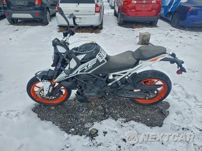 Trzecie zdjęcie samochodu z tyłu: 2022 KTM 200 DUKE VIN:MD2JPC407NC034979 - miniatura