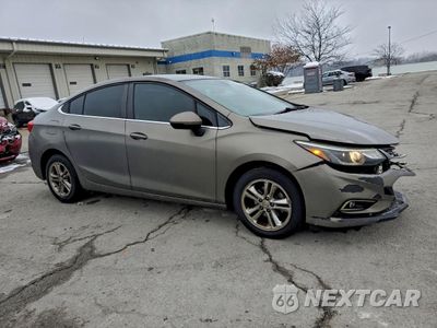 Czwarte zdjęcie samochodu z boku: 2017 CHEVROLET CRUZE LT VIN:1G1BE5SM5H7120721 - miniatura