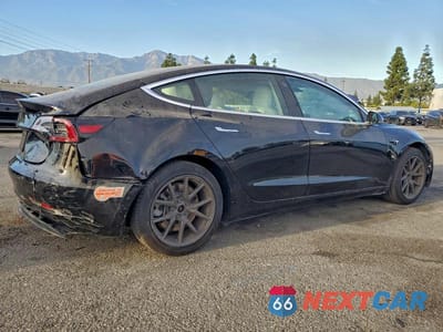 Trzecie zdjęcie samochodu z tyłu: 2019 TESLA MODEL 3 VIN:5YJ3E1EA6KF402759 - miniatura