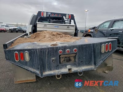 Zdjęcie 6 z 12 samochodu: 2005 CHEVROLET SILVERADO K3500 VIN:1GCJK33275F884925 - miniatura