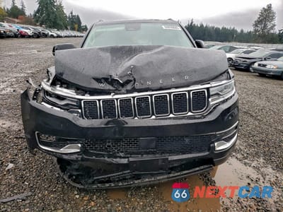 Piąte zdjęcie samochodu w środku: 2022 JEEP WAGONEER SERIES I VIN:1C4SJVAT0NS205891 - miniatura
