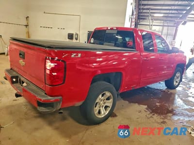 Trzecie zdjęcie samochodu z tyłu: 2018 CHEVROLET SILVERADO K1500 LT VIN:1GCVKREC1JZ370006 - miniatura