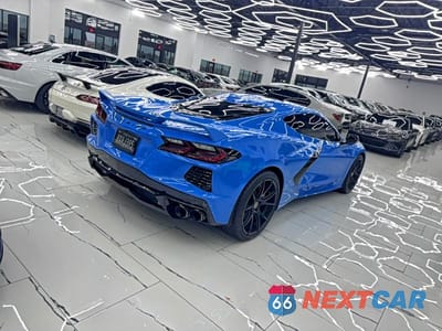 Czwarte zdjęcie samochodu z boku: 2021 CHEVROLET CORVETTE STINGRAY 2LT VIN:1G1YB2D43M5114260 - miniatura