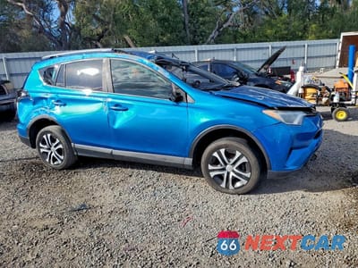 Czwarte zdjęcie samochodu z boku: 2018 TOYOTA RAV4 LE VIN:JTMZFREV5JJ195698 - miniatura