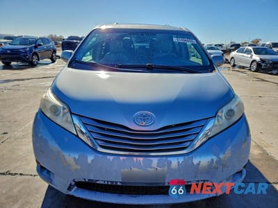 Piąte zdjęcie samochodu w środku: 2016 TOYOTA SIENNA XLE 8-PASSENGER VIN:5TDYK3DC2GS711905 - miniatura