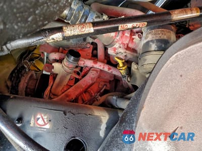 Zdjęcie 7 z 10 samochodu: 2020 VOLVO VNL SEMI TRUCK VIN:4V4NC9TK2LN254948 - miniatura