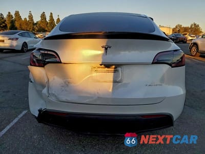 Zdjęcie 6 z 11 samochodu: 2023 TESLA MODEL Y VIN:7SAYGDEE0PA052489 - miniatura