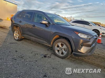 Czwarte zdjęcie samochodu z boku: 2021 TOYOTA RAV4 XLE VIN:2T3P1RFVXMC206559 - miniatura
