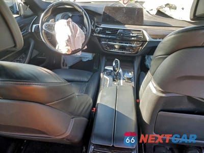 Zdjęcie 8 z 11 samochodu: 2018 BMW M550XI VIN:WBAJB9C56JG464233 - miniatura