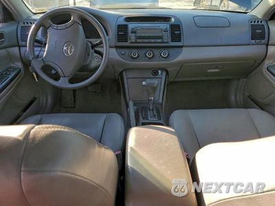 Zdjęcie 8 z 11 samochodu: 2005 TOYOTA CAMRY LE VIN:4T1BE32K15U064845 - miniatura