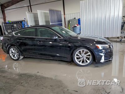 Czwarte zdjęcie samochodu z boku: 2023 AUDI A5 PRESTIGE 40 VIN:WAUBBCF54PA000589 - miniatura
