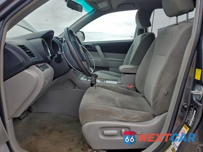 Zdjęcie 7 z 12 samochodu: 2010 TOYOTA HIGHLANDER VIN:5TDBK3EH4AS002707 - miniatura