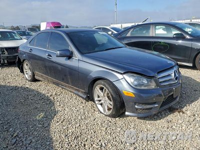 Czwarte zdjęcie samochodu z boku: 2013 MERCEDES-BENZ C 250 VIN:WDDGF4HB4DA750002 - miniatura