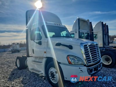 2014 FREIGHTLINER CASCADIA SEMI TRUCK 1FUBGEDV7ELFT4301 - główne zdjęcie licytacji z USA - miniatura