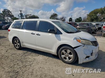 Czwarte zdjęcie samochodu z boku: 2017 TOYOTA SIENNA VIN:5TDZZ3DC8HS807121 - miniatura