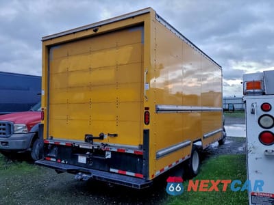 Trzecie zdjęcie samochodu z tyłu: 2022 GMC SAVANA BOX TRUCK VIN:7GZ37TC78NN004345 - miniatura