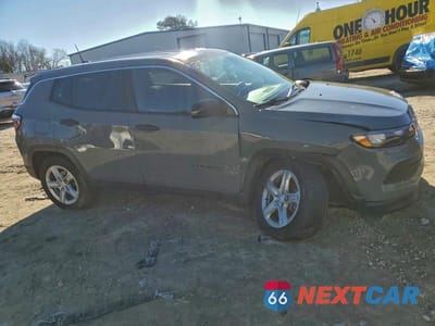 Czwarte zdjęcie samochodu z boku: 2023 JEEP COMPASS SPORT VIN:3C4NJDAN5PT551770 - miniatura