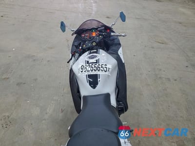 Zdjęcie 6 z 10 samochodu: 2017 SUZUKI GSX1300 RA VIN:JS1GX72B2H2101441 - miniatura