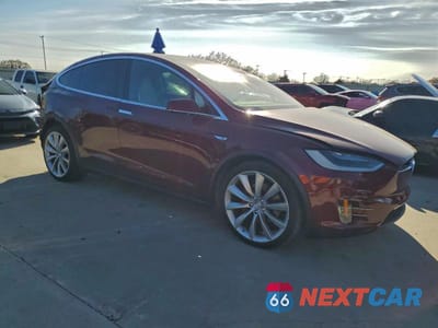 Czwarte zdjęcie samochodu z boku: 2016 TESLA MODEL X VIN:5YJXCBE44GFS00923 - miniatura