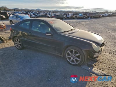 Czwarte zdjęcie samochodu z boku: 2004 MERCEDES-BENZ C 230K SPORT COUPE VIN:WDBRN40J14A566854 - miniatura