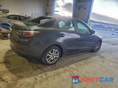 Trzecie zdjęcie samochodu z tyłu: 2017 TOYOTA YARIS IA VIN:3MYDLBYV3HY167184 - miniatura