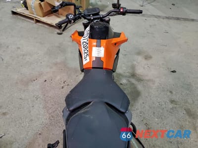 Zdjęcie 6 z 10 samochodu: 2023 KTM 790 DUKE VIN:LCETU7403PH700174 - miniatura