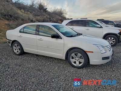 Czwarte zdjęcie samochodu z boku: 2008 FORD FUSION SE VIN:3FAHP01128R242845 - miniatura