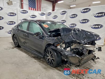 Czwarte zdjęcie samochodu z boku: 2023 TOYOTA CAMRY SE NIGHT SHADE VIN:4T1G11AK3PU738066 - miniatura