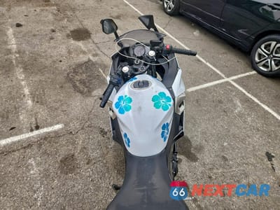 Zdjęcie 6 z 10 samochodu: 2023 KAWASAKI EX400 VIN:JKAEXKG18PDAM3125 - miniatura