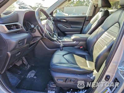 Zdjęcie 7 z 13 samochodu: 2021 TOYOTA HIGHLANDER XLE VIN:5TDGZRAH8MS521161 - miniatura