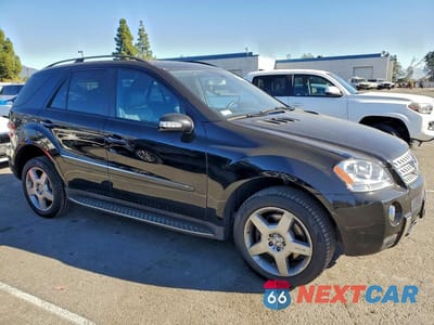 Czwarte zdjęcie samochodu z boku: 2008 MERCEDES-BENZ ML 550 VIN:4JGBB72E68A408881 - miniatura