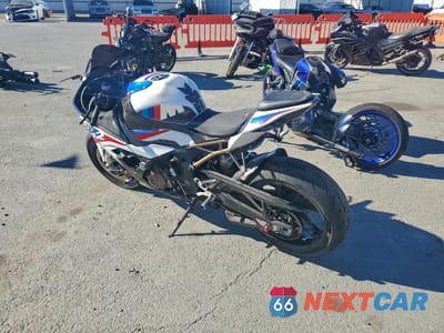Drugie zdjęcie samochodu z przodu: 2021 BMW S 1000 RR VIN:WB10E2309M6D45040 - miniatura