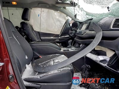 Zdjęcie 7 z 12 samochodu: 2017 TOYOTA HIGHLANDER LE VIN:5TDBZRFH7HS369124 - miniatura