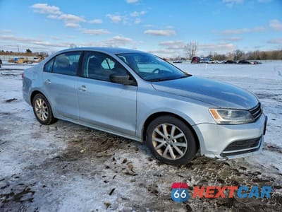 Czwarte zdjęcie samochodu z boku: 2015 VOLKSWAGEN JETTA SE VIN:3VWD17AJ9FM237197 - miniatura