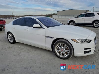 Czwarte zdjęcie samochodu z boku: 2017 JAGUAR XE PREMIUM VIN:SAJAD4BG9HA969524 - miniatura