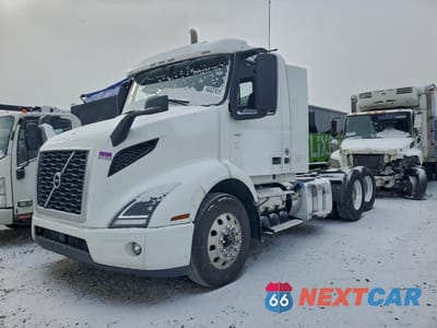 Drugie zdjęcie samochodu z przodu: 2022 VOLVO VNR VIN:4V4WC9DH3NN300071 - miniatura