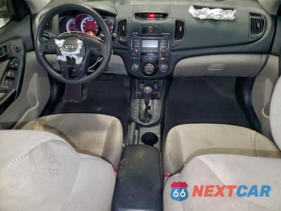 Zdjęcie 8 z 12 samochodu: 2010 KIA FORTE EX VIN:KNAFU4A25A5288797 - miniatura