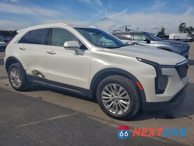 Czwarte zdjęcie samochodu z boku: 2024 CADILLAC XT4 LUXURY VIN:1GYAZAR40RF201679 - miniatura