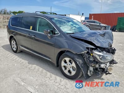 Czwarte zdjęcie samochodu z boku: 2017 CHRYSLER PACIFICA TOURING L PLUS VIN:2C4RC1EG7HR821754 - miniatura