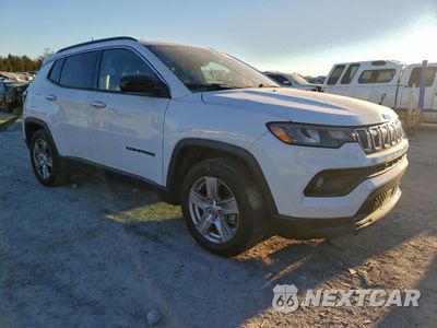 Czwarte zdjęcie samochodu z boku: 2022 JEEP COMPASS LATITUDE VIN:3C4NJCBB8NT137149 - miniatura