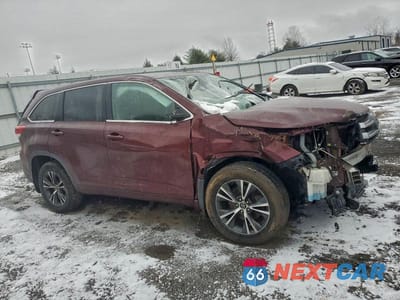 Czwarte zdjęcie samochodu z boku: 2017 TOYOTA HIGHLANDER LE VIN:5TDBZRFH7HS369124 - miniatura