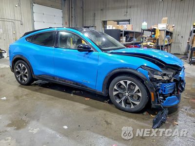 Czwarte zdjęcie samochodu z boku: 2023 FORD MUSTANG MACH-E PREMIUM VIN:3FMTK3SSXPMA33629 - miniatura