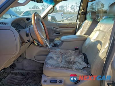 Zdjęcie 7 z 13 samochodu: 2000 LINCOLN NAVIGATOR VIN:5LMFU28A8YLJ19490 - miniatura