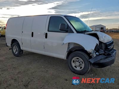 Czwarte zdjęcie samochodu z boku: 2015 CHEVROLET EXPRESS G2500 UTILITY / SERVICE VAN VIN:1GCWGFCF7F1171033 - miniatura