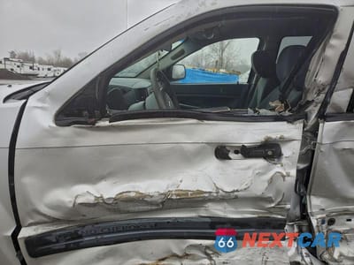 Zdjęcie 7 z 11 samochodu: 2005 JEEP GRAND CHEROKEE LAREDO VIN:1J4GR48K95C661334 - miniatura